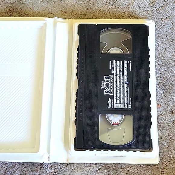 Disney's 101 & 102 Dalmatians VHS - Picture 5 of 9